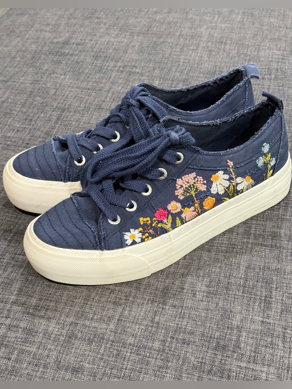 Blowfish Malibu Sadie Sun Navy Canvas Low-Top Sneakers w Floral Embroidery